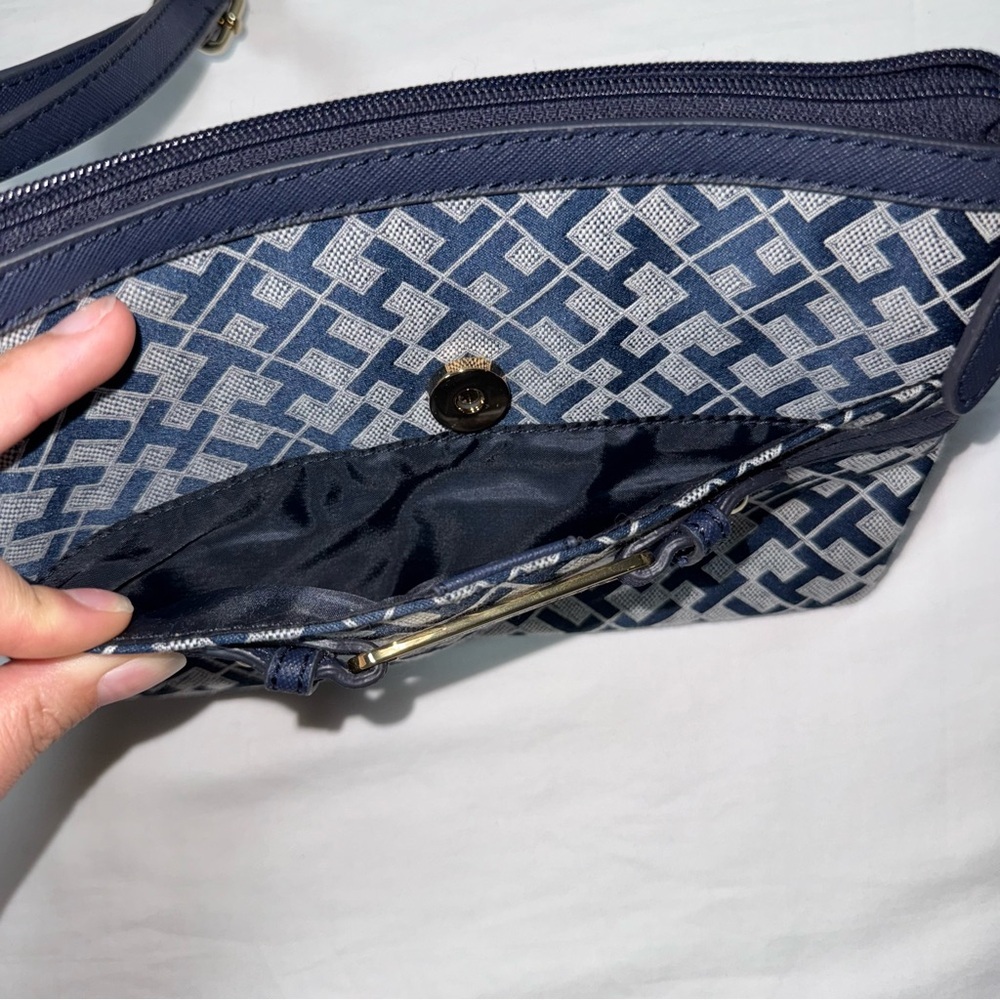 Tommy Hilfiger Navy Monogram Jacquard Crossbody Bag Gold Logo Adjustable Strap - Picture 3 of 6
